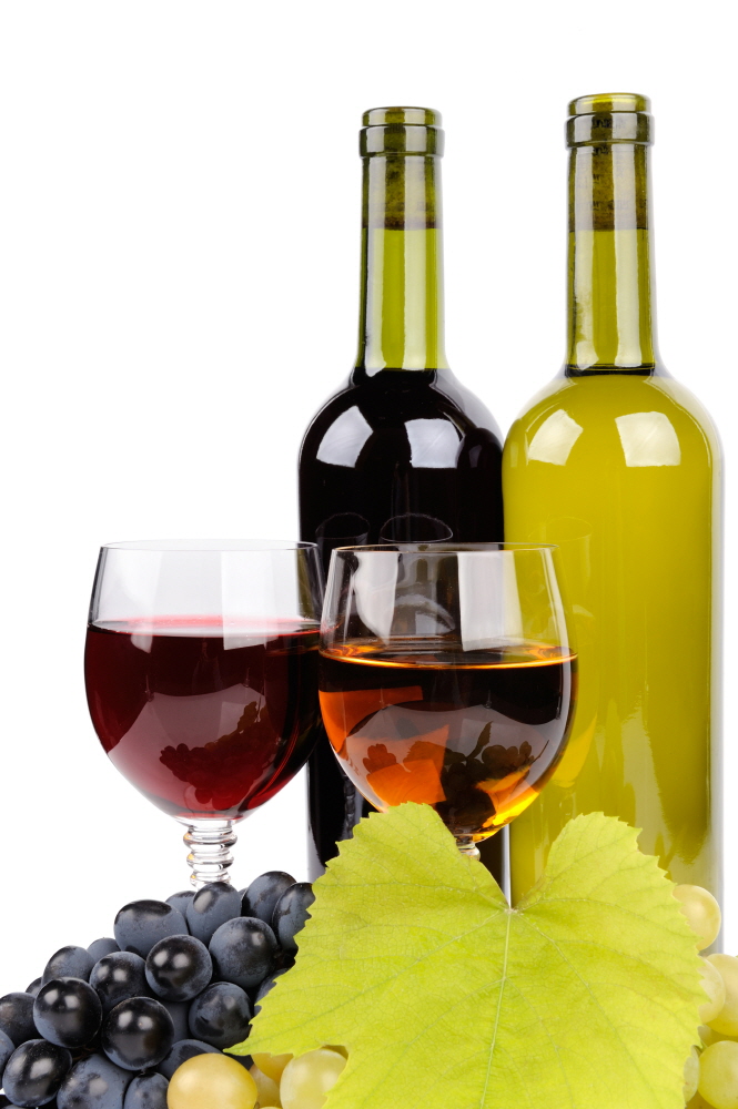 크기변환5 wine bottle glass grapes isolated white